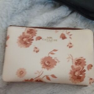 Coach Floral Cream and Tan Clutch NWOT
